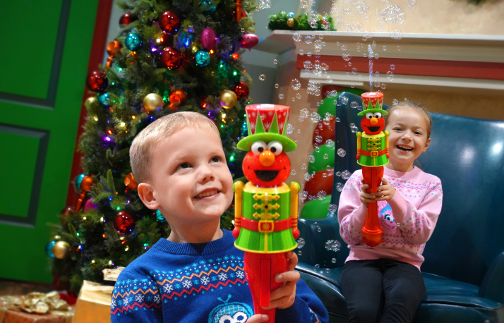 Holiday bubble wands