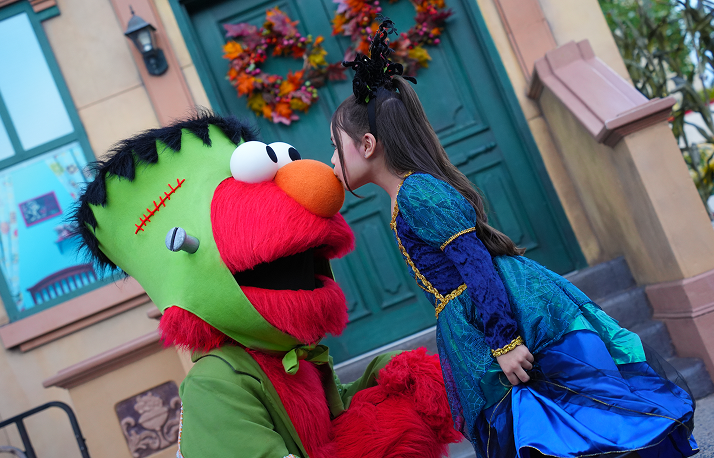 elmo nose kiss.
