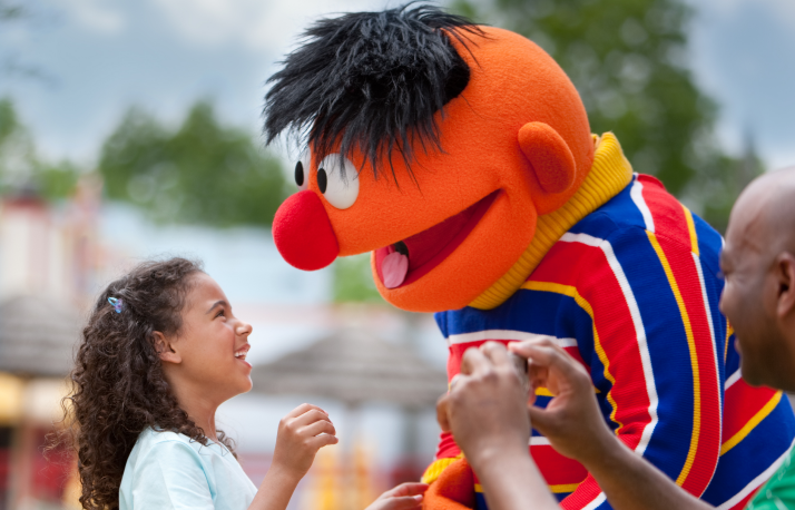 ernie and girl for the dine.