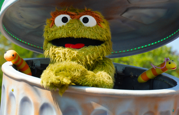 oscar trash can.