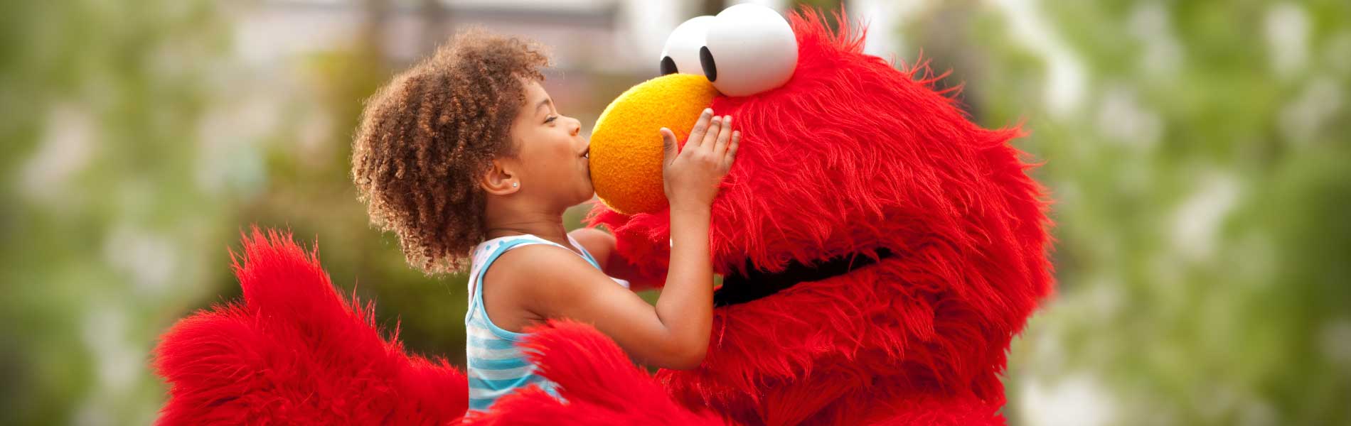 Elmo kisses