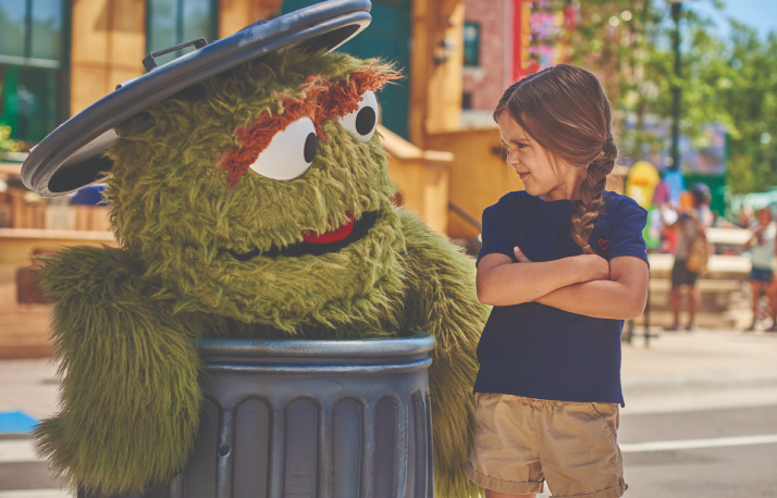 Oscar with a little girl in trash can.