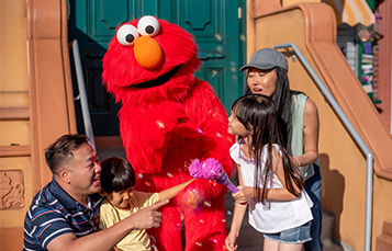 Character Photo Opportunities at Sesame Place San Diego